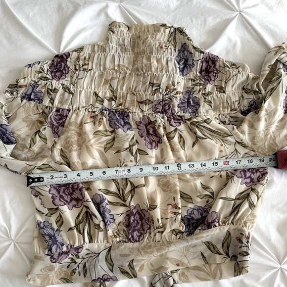 ASTR the‎ Label Women’s Rhonda Cream Floral Print Long Sleeve Blouse Medium EUC - Picture 9 of 16